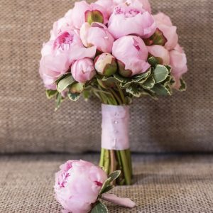 Букет невесты из розовых пионов —