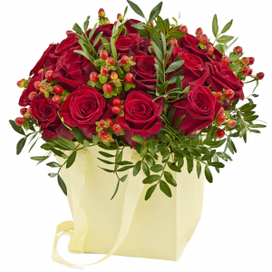 Коробка из альстромерий и роз — Красные розы для любимой