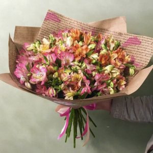 Букет из 25 альстромерий — Букеты цветов