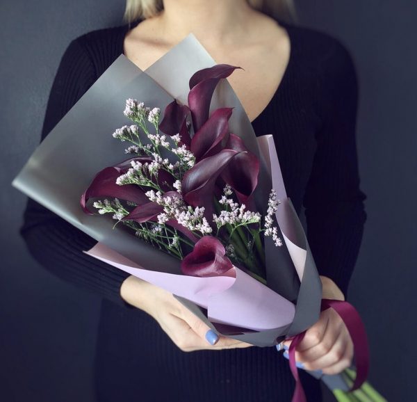 Букет из 9 фиолетовых калл — Букеты цветов