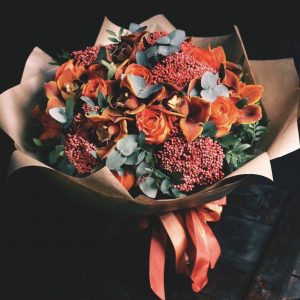 Букет из роз и орхидей — Цветы