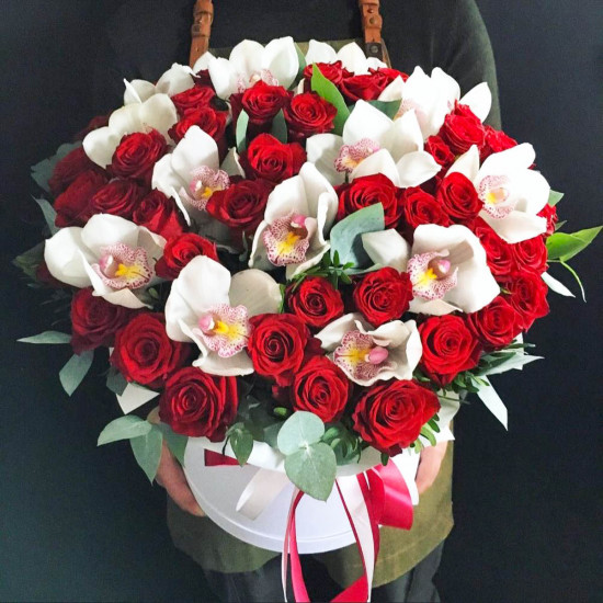 Коробка с розами и орхидеями — Арт-букеты