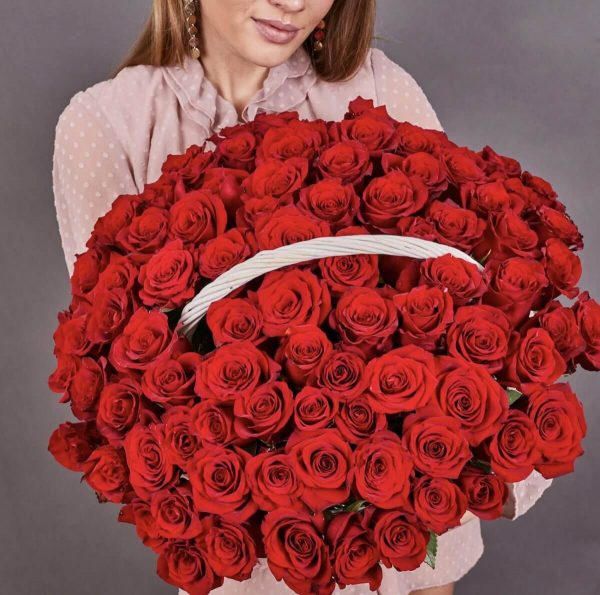 Корзина из 101 красной розы — Бизнес букеты