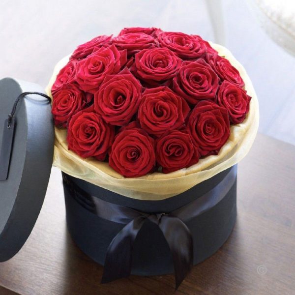 25 роз в шляпной коробке — Композиции