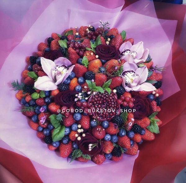 Букет ягод и цветов «Лучиано» — Съедобные букеты