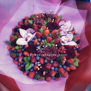 Букет ягод и цветов "Лучиано"
