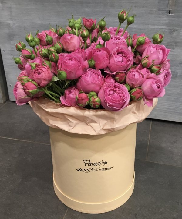 Шляпная коробка с кустовыми розами — Кустовые пионовидные розы
