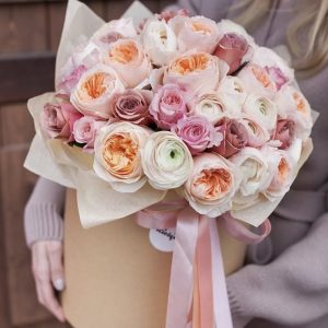 Букет нежных роз в коробке — Арт-букеты