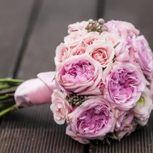 Букет невесты из английских роз — Букеты невесты из фиолетовых роз