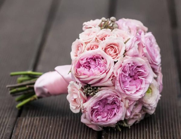 Букет невесты из английских роз — Букеты невесты из фиолетовых роз
