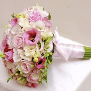 Свадебный букет из роз и эустом — Недорогие свадебные букеты с доставкой