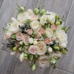 Свадебный букет из эустом и роз — Свадебные букеты
