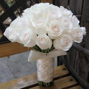Свадебный букет из белых роз — Свадебные букеты