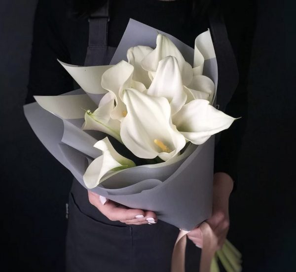 Букет из 9 белых калл — Букеты цветов
