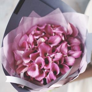 Букет из 35 розовых калл — Букеты цветов