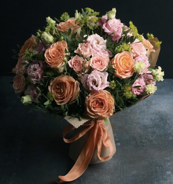 Букет из пионовидных роз и эустом — Арт-букеты