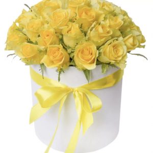 35 желтых роз в белой коробке — Розы