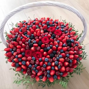 Корзина спелых ягод — Съедобные букеты