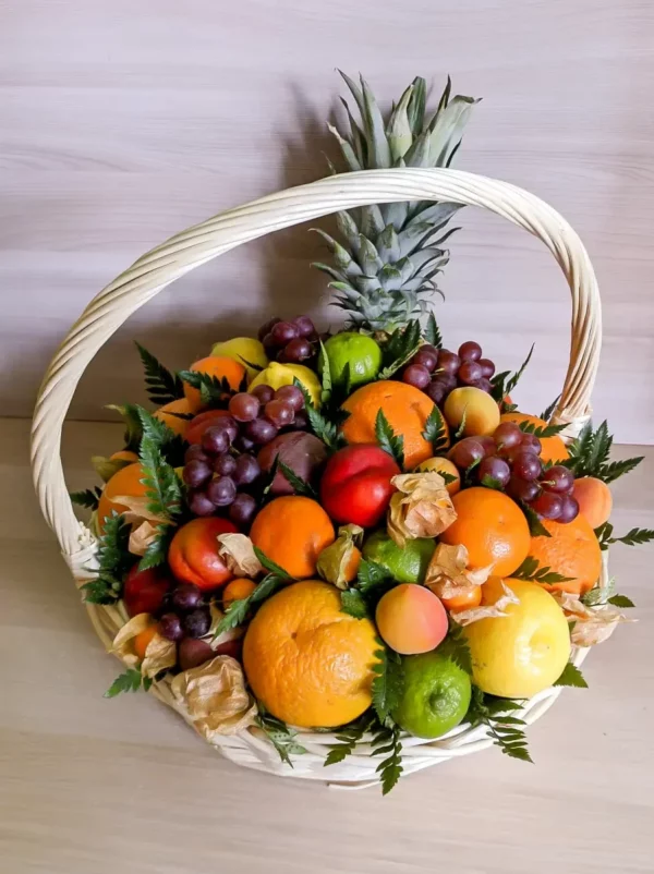 Корзина с фруктами и цветами — Акции и скидки