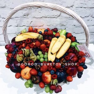 Корзина с фруктами и ягодами — Съедобные букеты