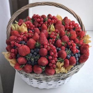 Корзина с ягодами — Съедобные букеты