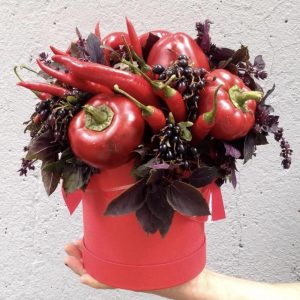 Овощи в шляпной коробке — Букет из помидор и перца