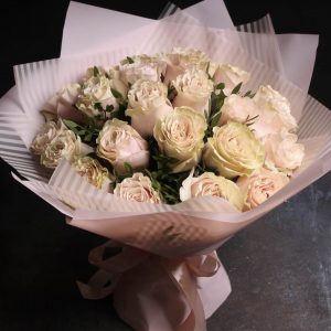 Букет из 25 пионовидных роз — Доставка роз