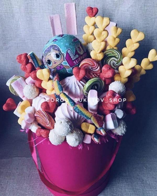 Коробка со сладостями и куклой ЛОЛ