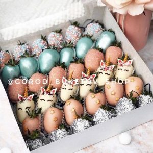 Набор клубники в шоколаде «Единорожки» — Наборы из сладостей в подарок