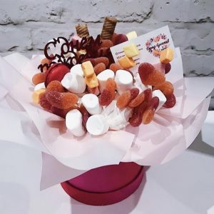 Шляпная коробка со сладостями — Букеты из карамели