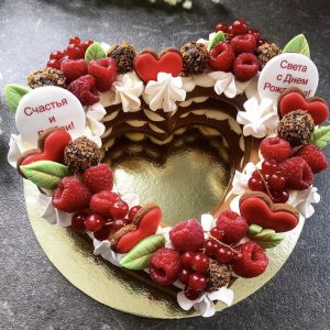 Торт-сердце с ягодами — Кондитерские изделия