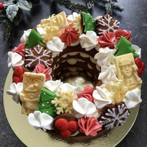 Новогодний торт-венок из бисквита — Подарки
