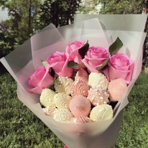 25 красных и розовых роз (70 см) в упаковке — 25 роз доставка 5
