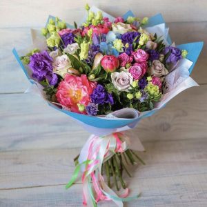 Букет из кустовых роз и эустом — Букеты цветов