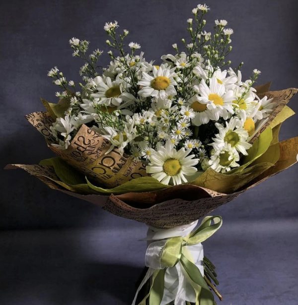 Букет из крупных и мелких ромашек — Букеты цветов