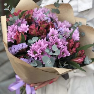 Букет из хризантем и альстромерий — Букет полевых цветов