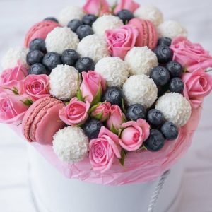 Коробка со сладостями «Пинк» — Букеты из рафаэлло