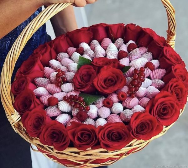 Корзина «Клубника в шоколаде» — Букеты цветов