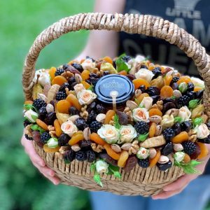 Подарочная корзина «Роса» — Букеты из орехов и сухофруктов