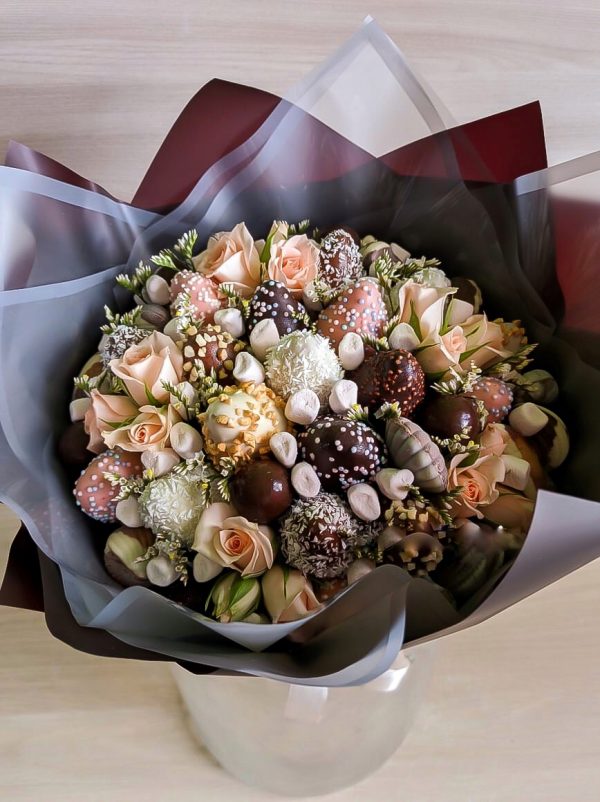 Сладкий букет из роз и шоколада — Съедобные букеты