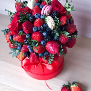 Букет в шляпной коробке из ягод — Съедобные букеты