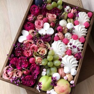 Ящик со сладостями «Создание» — Букеты из безе