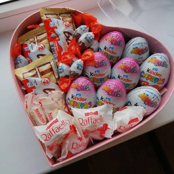 Коробка со сладостями «Киндер» — Детские букеты
