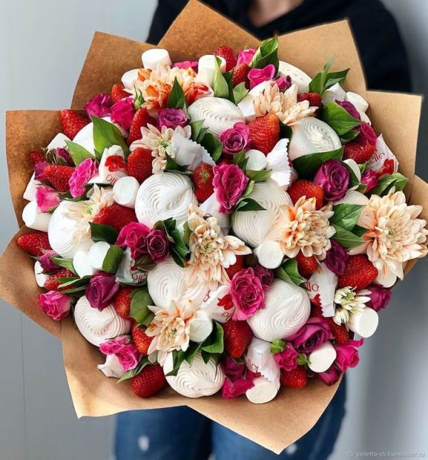 Сладкий букет с цветами — Съедобные букеты