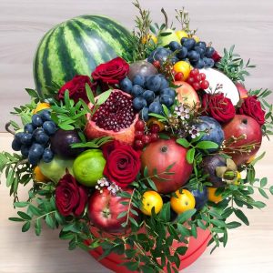 Фруктовая корзина «С арбузом» — Букеты из ягод и фруктов