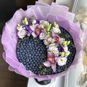Букет из голубики и цветов — Съедобные букеты