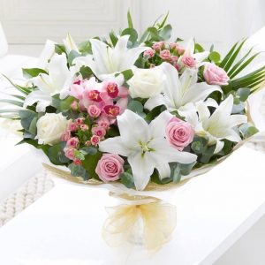 Букет «Нежность» из роз и лилий — Букеты цветов