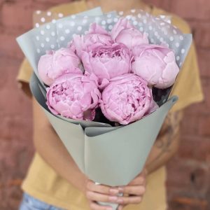 Букет из 7 розовых пионов — Пионы
