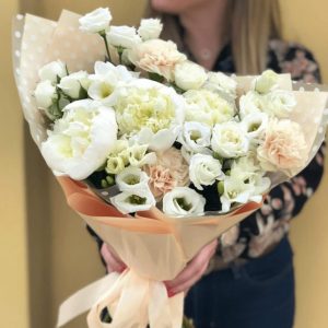 Букет Аладин из эустом и роз — Букеты цветов