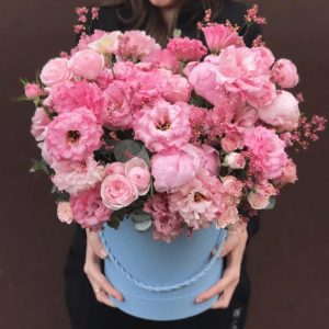 Цветы в коробке Забвение — Букеты на свидание
